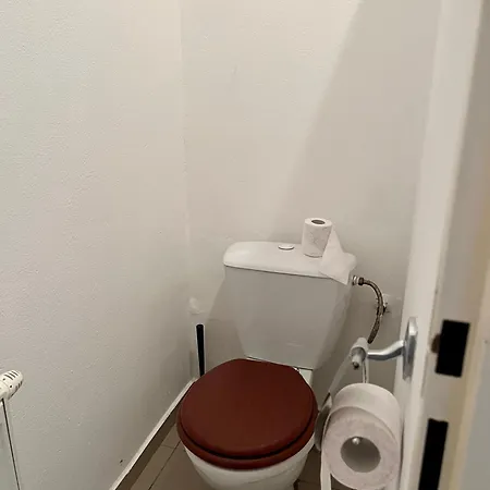 Spacious With Parking Apartment *