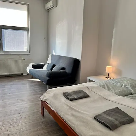 Spacious With Parking Pressburg